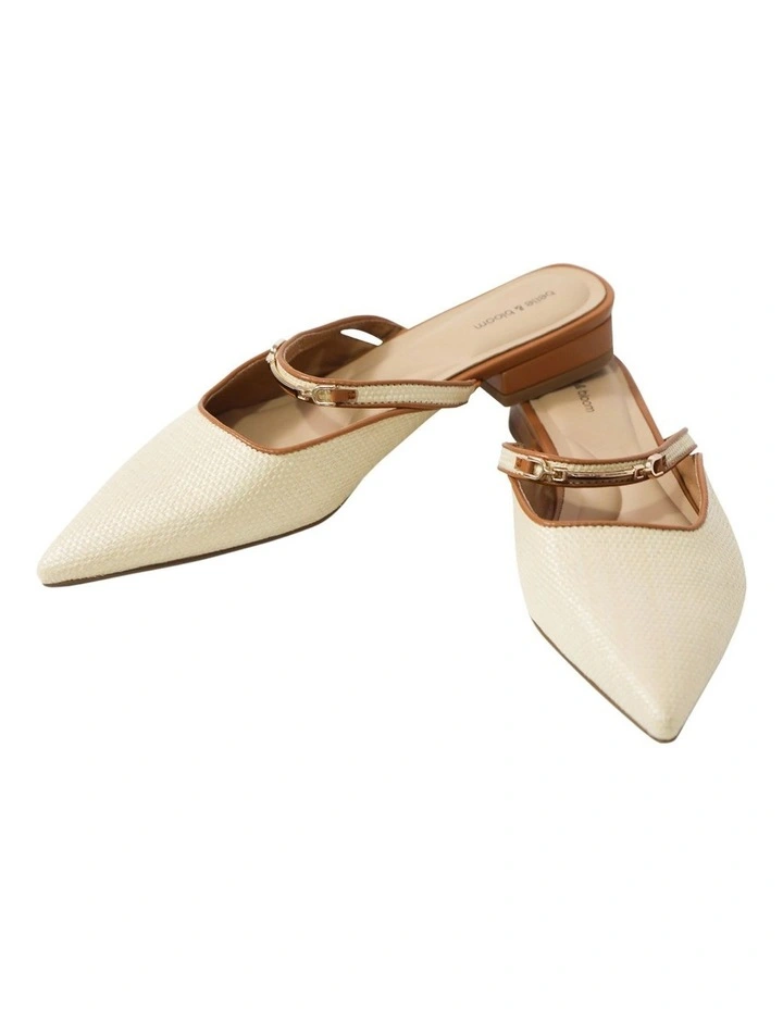Side By Side Leather Flat in Natural image 4