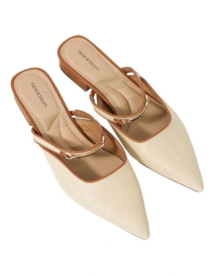 Side By Side Leather Flat in Natural image 5
