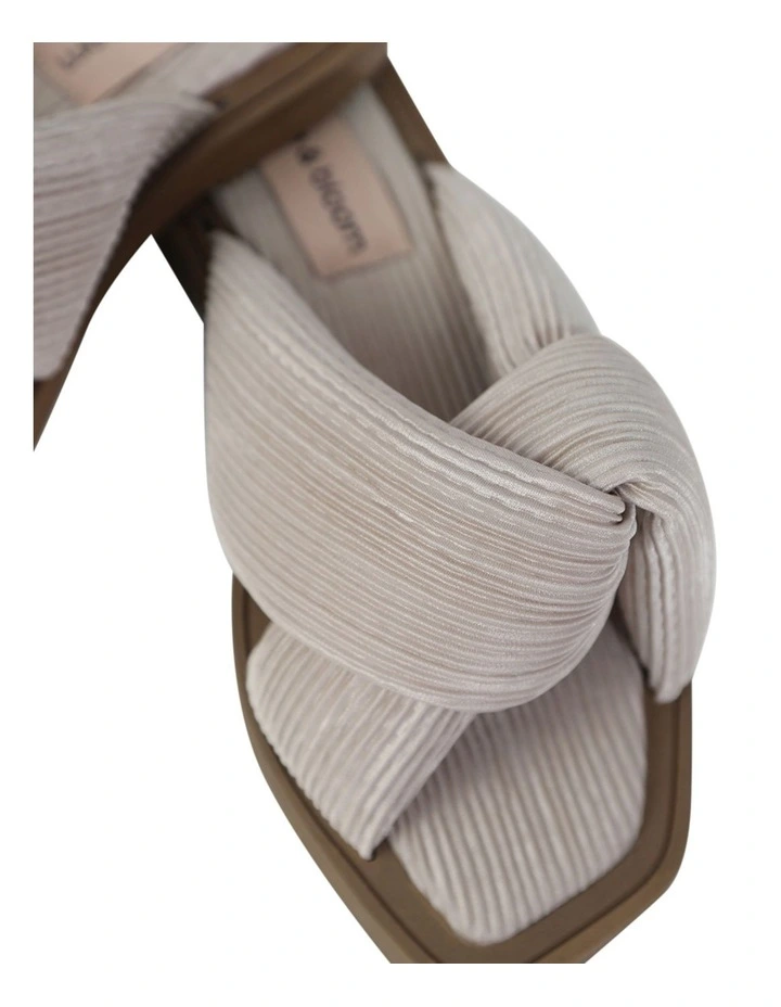 Oblivion Slides in Stone image 6