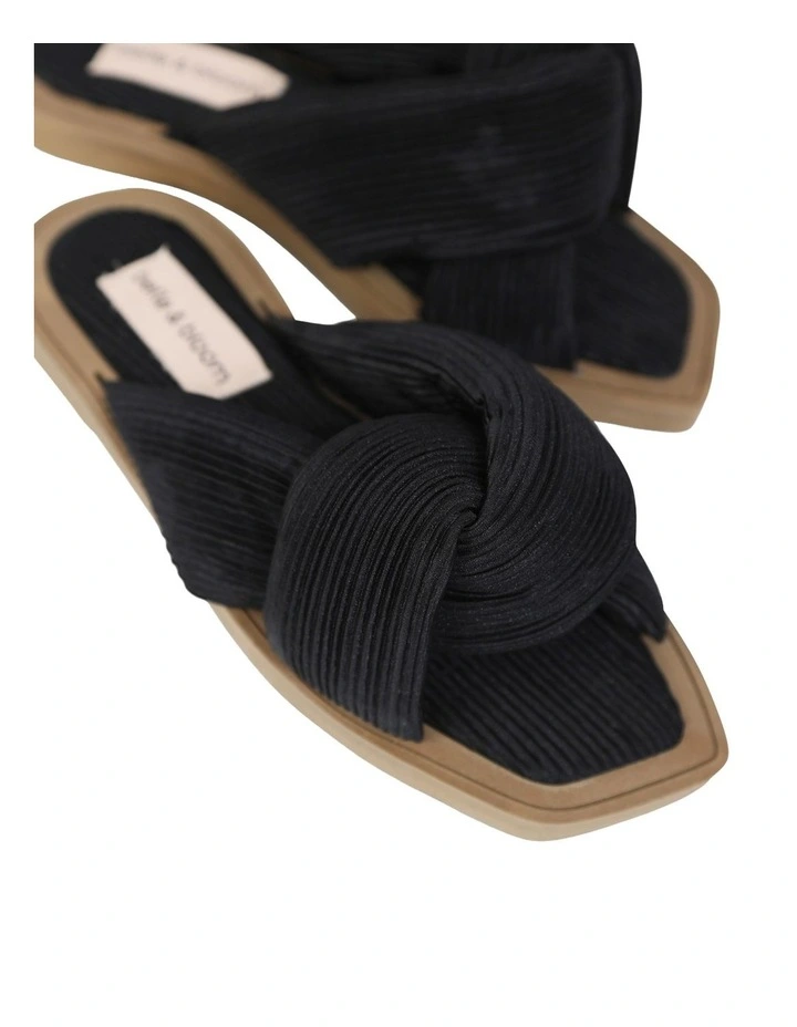 Oblivion Slides in Black image 6