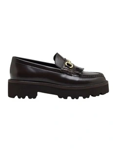 Andie Fringe Loafer Shoes in Brown