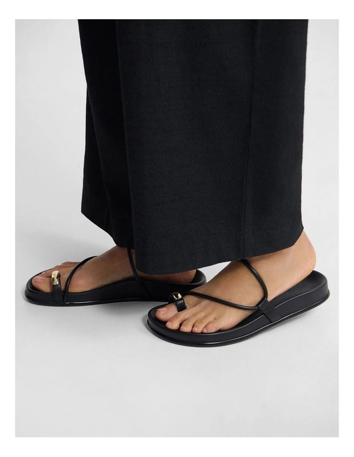 Lee Toe Ring Sandal in Black image 6
