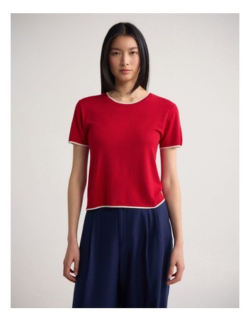 Red/Ecru colour