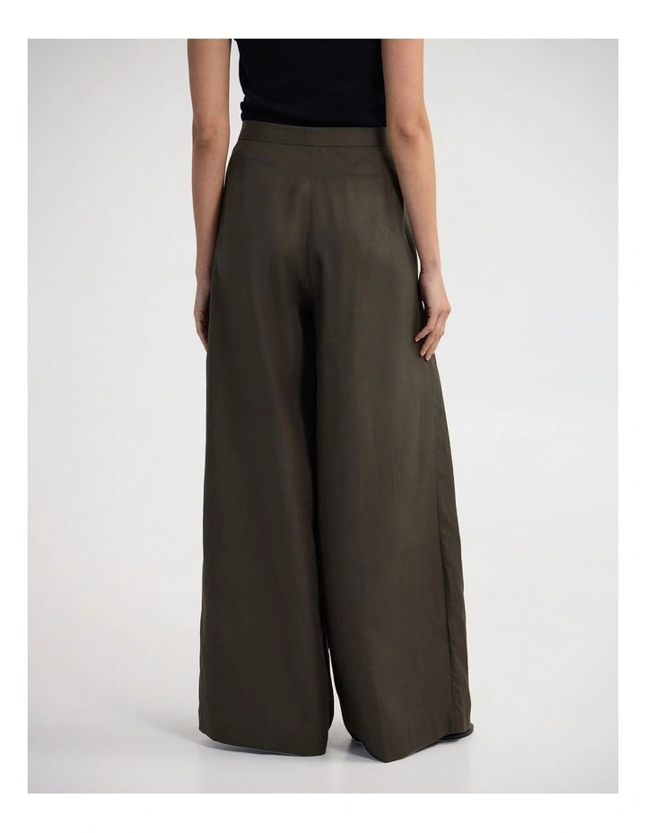 Dion Trousers in Green image 2