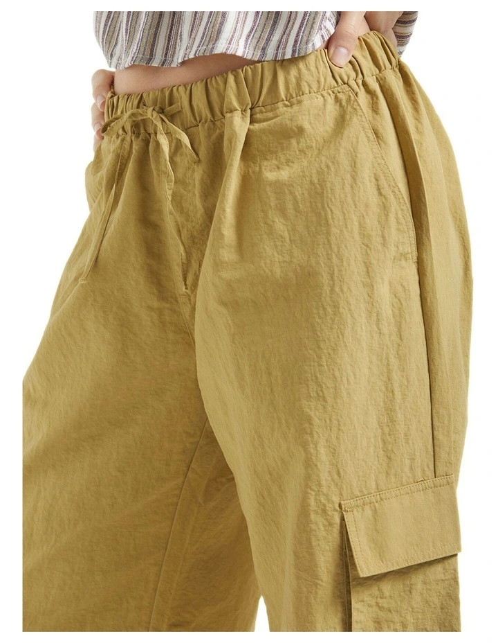 The Jett Lw Cargo Wide Leg Pan in Olive Stone image 4