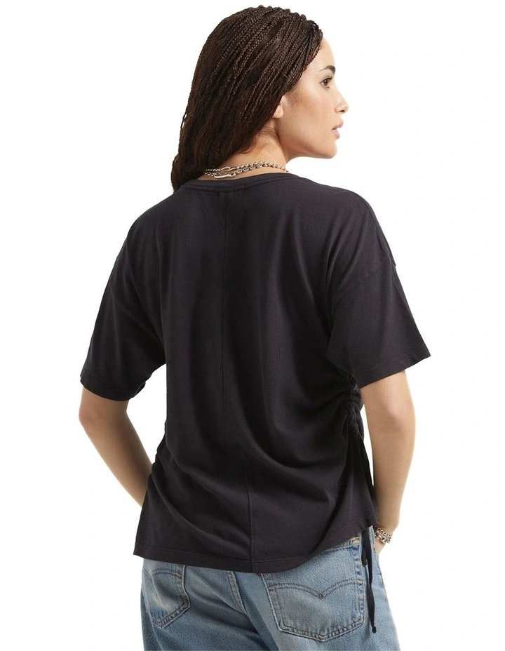 Carefree Organic Gd Cinch Tee in Black image 2