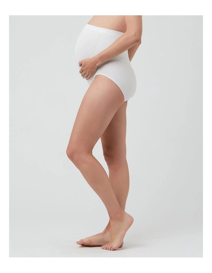 Seamless Briefs 3 Pack in White image 3