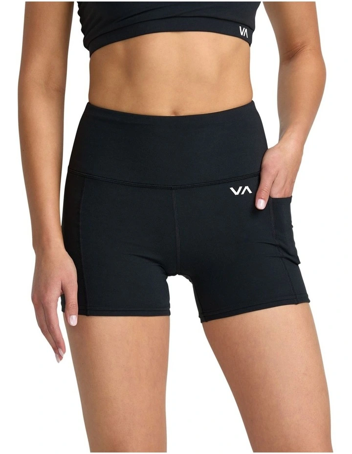 VA Essential Pocket II Sport Shorts in Black image 4