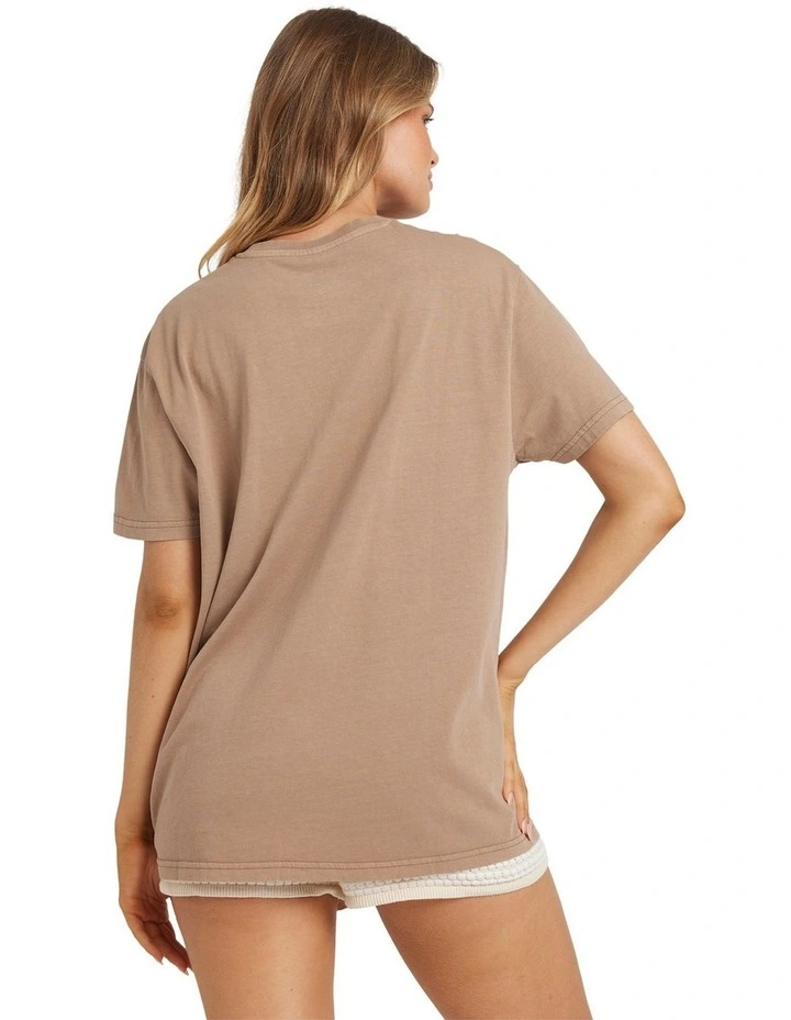 Surf High T-shirt in Brown image 2