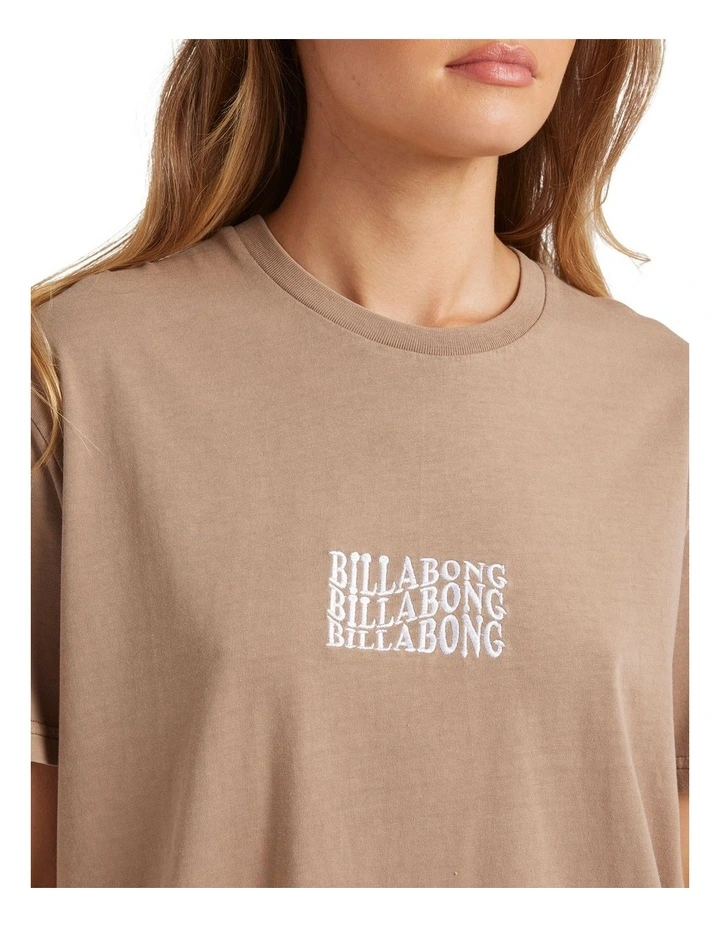 Surf High T-shirt in Brown image 4