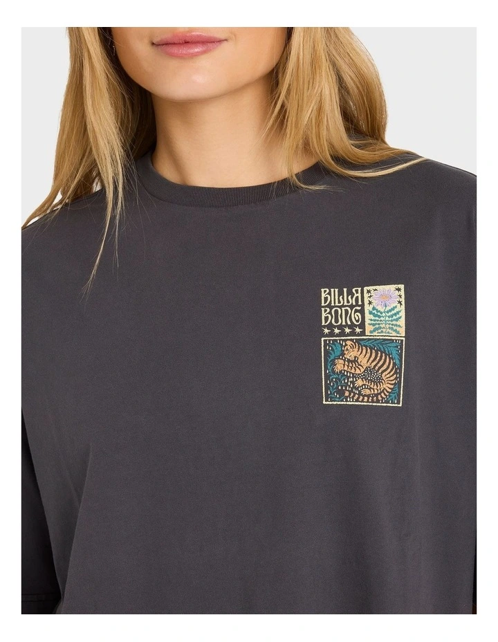 Daydream Away T-shirt in Black image 4