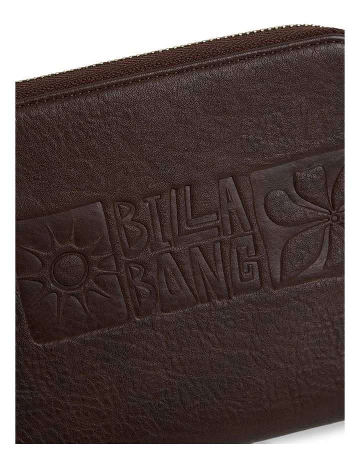 Travel Wallet 2.0 In Chocolate Brown image 4