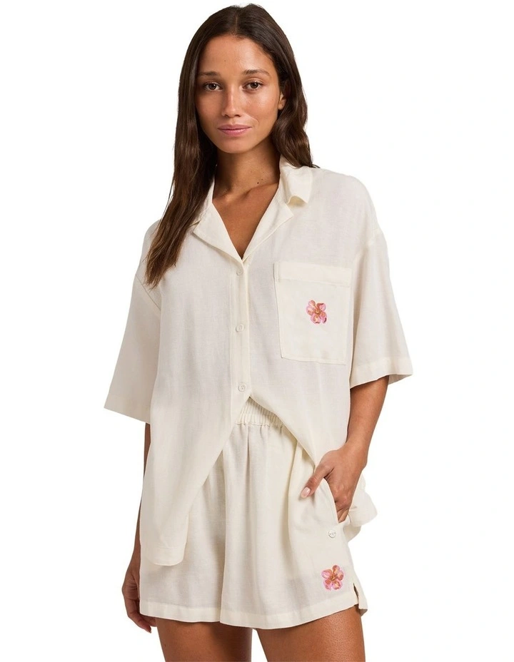 Hibiscus T-shirt in Egret image 1