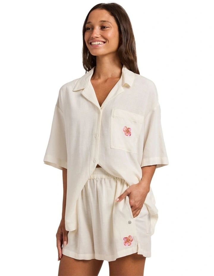 Hibiscus T-shirt in Egret image 3