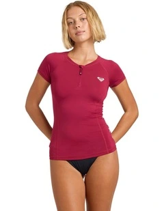 Essentials Cs Rashguard In Beet Red