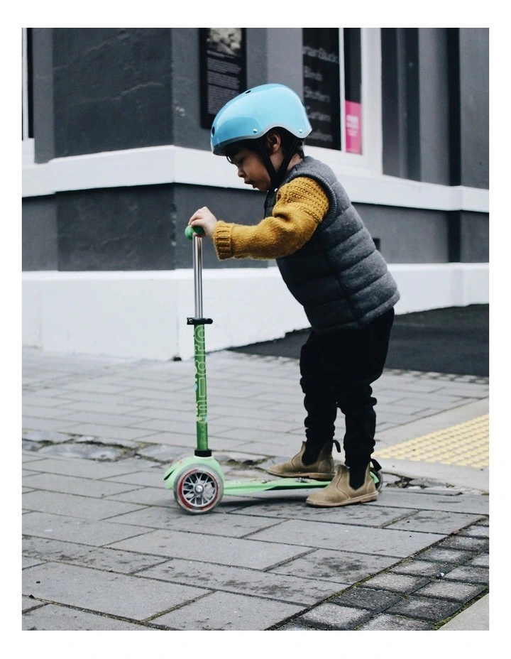 Mini Deluxe 3 Wheel Scooter in Green image 2