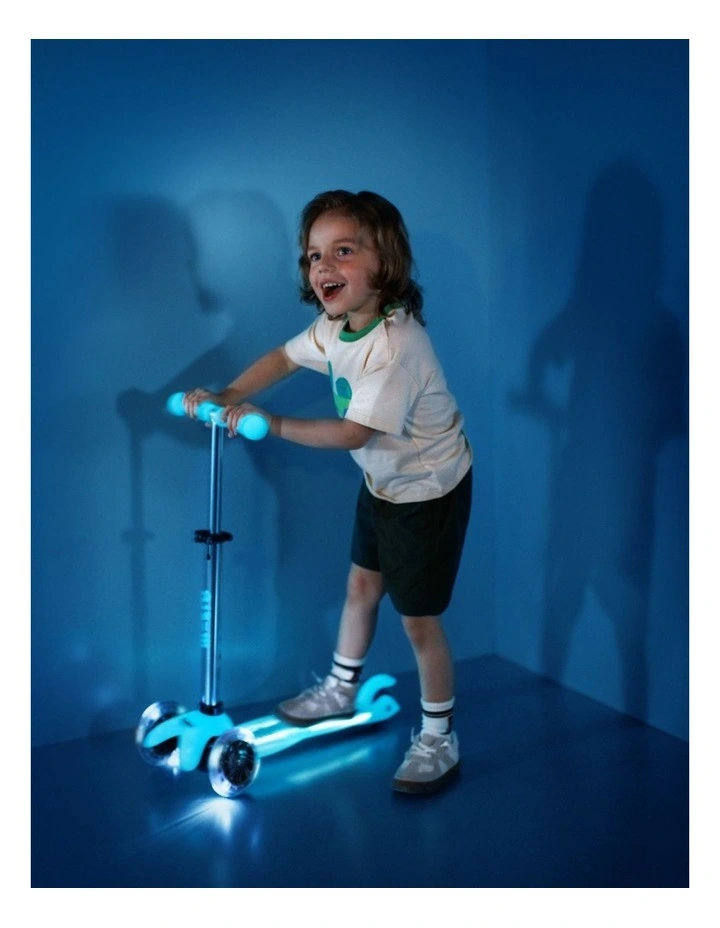 Mini Deluxe Glow LED Plus 3 Wheel Scooter in Glacier Aqua image 3