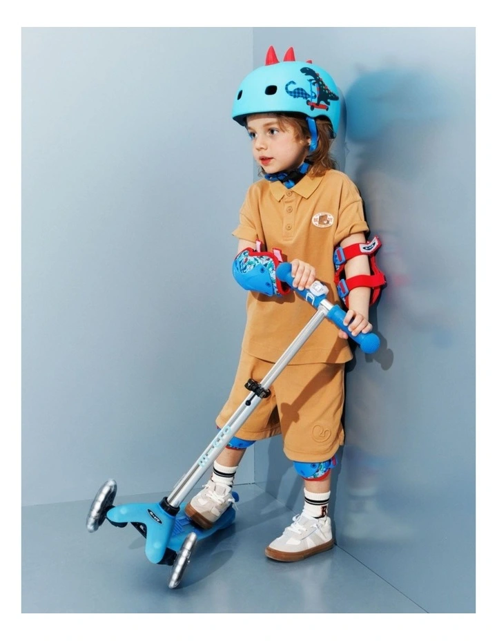 Mini Deluxe Glow LED 3 Wheel Scooter in Arctic Blue image 2