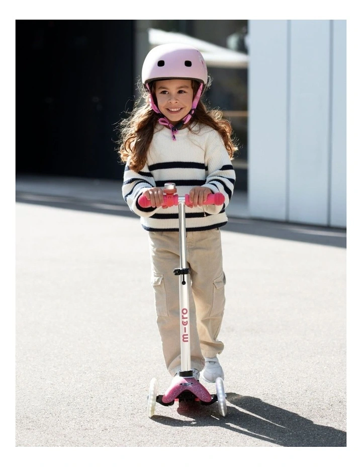 Mini Deluxe Glitter LED 3 Wheel Scooter in Pink image 2
