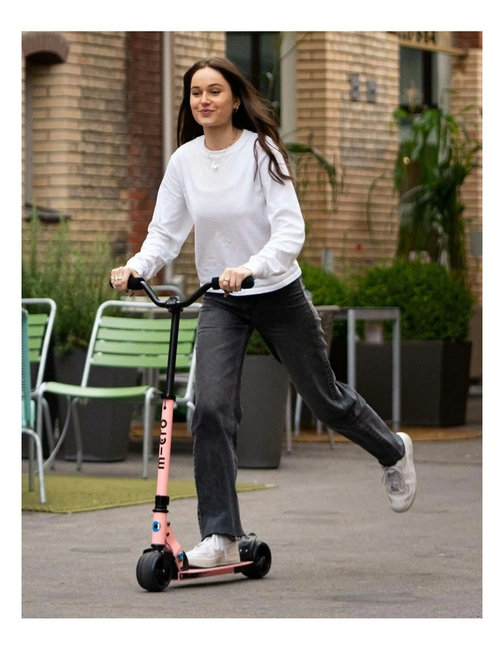 Rocket Deluxe 2 Wheel Scooter in Neon Rose image 4