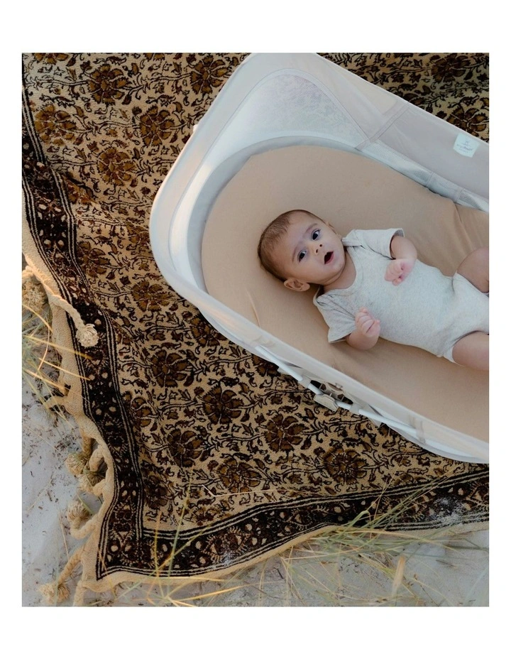 Easy Sleep Portable Bassinet in Ecru image 4