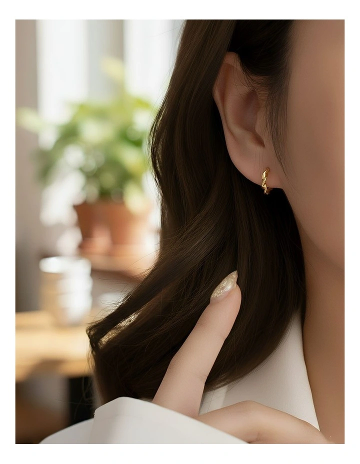 Minimalist Round Wave Twist Small Studs Earrings in Gold image 4