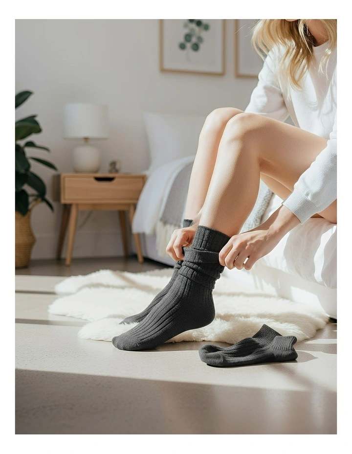 One Size 36-43 Retro Long Knitted Socks 5 Pairs in Gray image 3