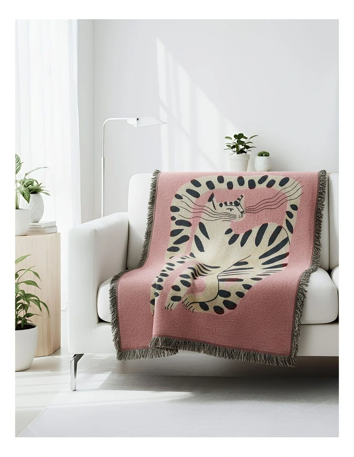 Throw Blanket in Pink image 4