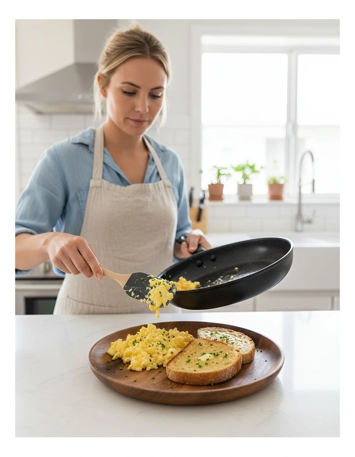 Round Wooden Plate 2 Pieces in Natural image 3
