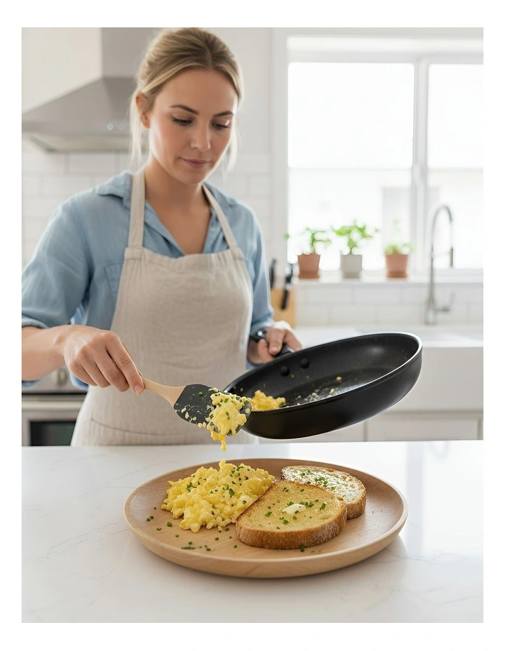 Round Wooded Plates 3 Pieces in Natural image 3