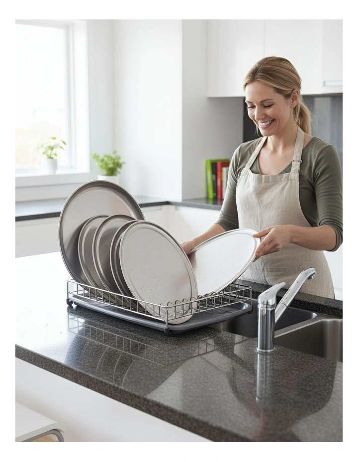 Aluminum Round Rimmed Non Stick Metallic Pizza Tray 7 Inches in Silver image 3