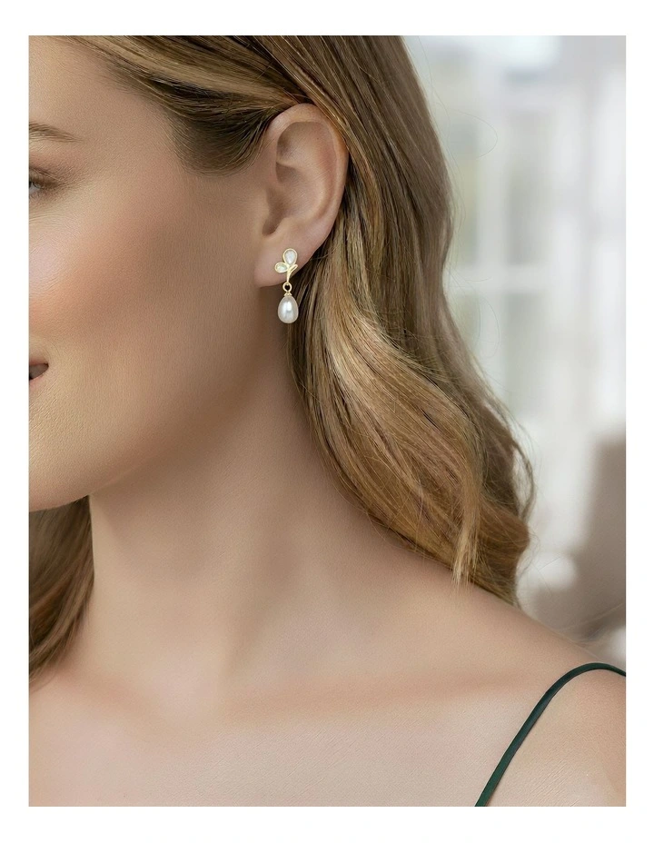 Fashion Earrings in Gold image 2