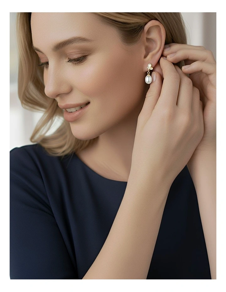 Fashion Earrings in Gold image 4