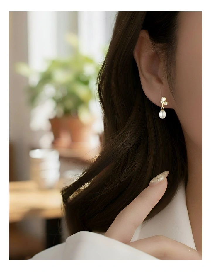 Fashion Earrings in Gold image 5