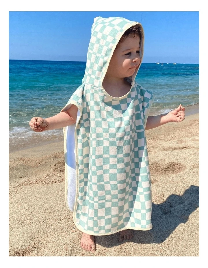 Parker Beach Poncho in Green image 2