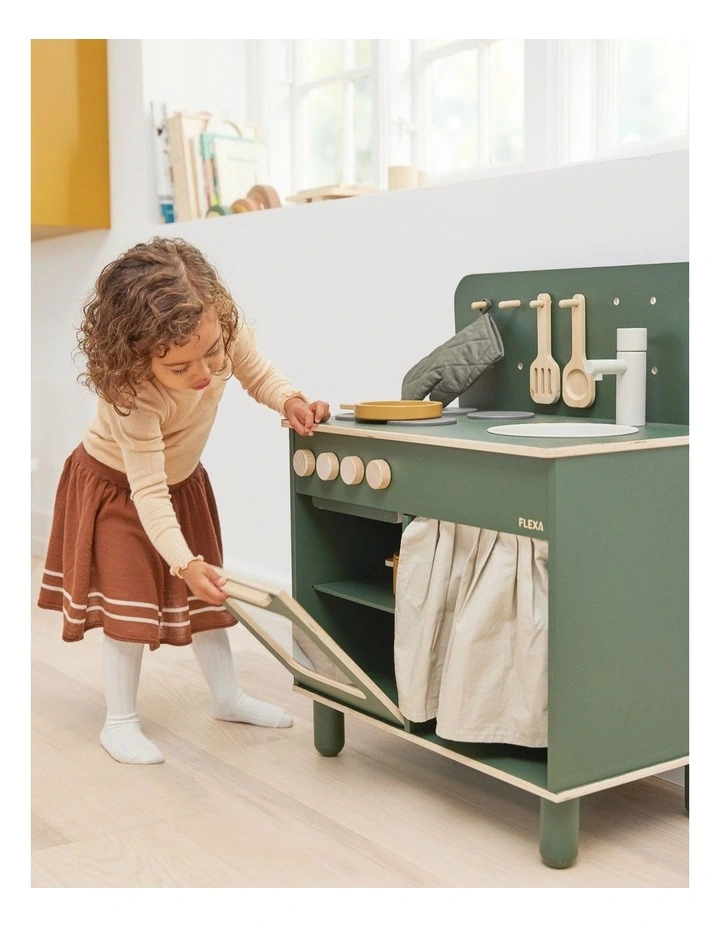 Kitchen in Green image 2