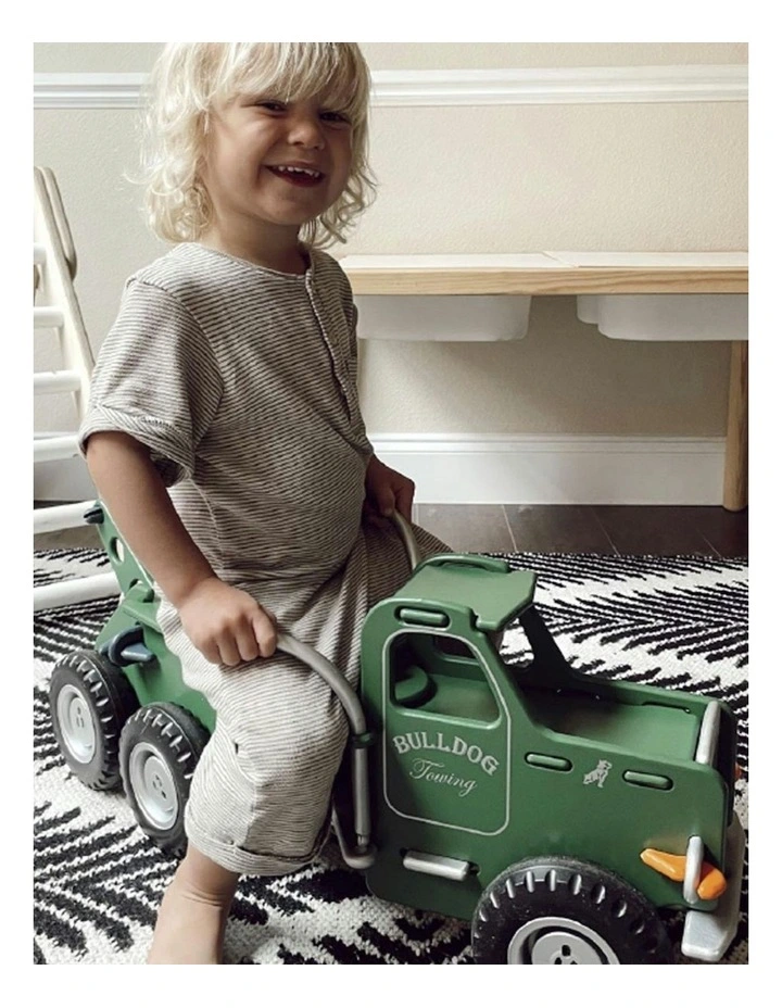 Mack Truck in Green image 2