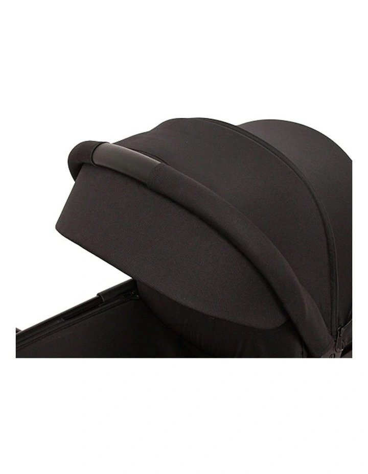 Phantom Carry Cot in Black image 7