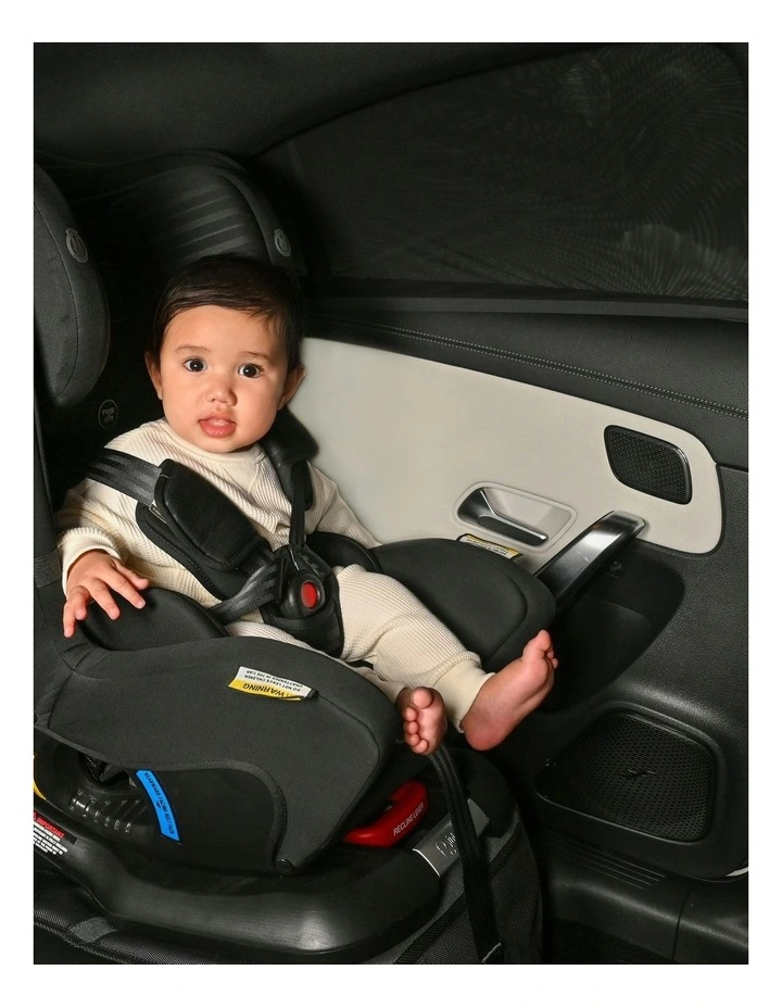 Car Fitover Uv Window Shade in Black image 2