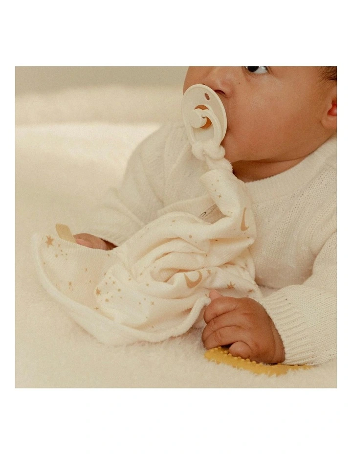 Newborn Naturals Goose Cuddle Cloth with Teether image 2