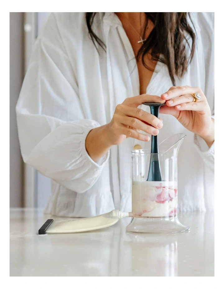 Reusable Silicone Breast Milk and Food Pouches 180ml of 10 Pack in Transparent image 2