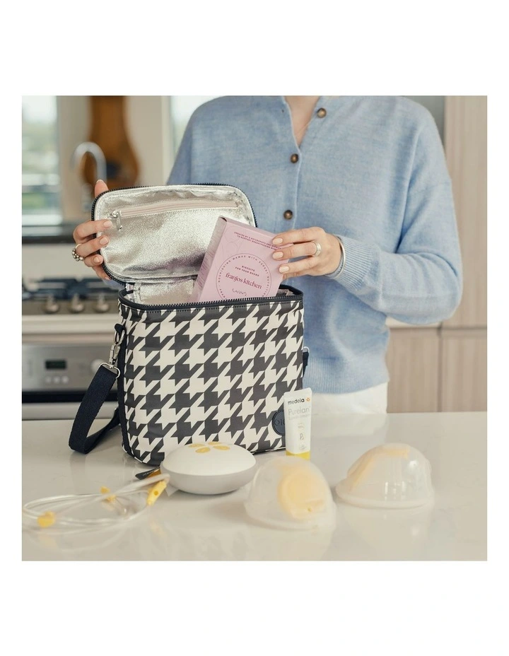 Midi Insulated Lunch Bag/Pumping Bag Houndstooth in Black image 3