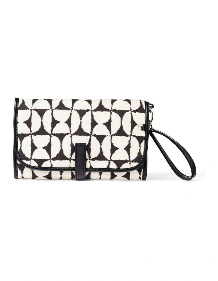 Change Mat Clutch in Hourglass image 1