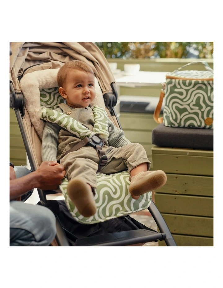 Reversible Faux Fur Pram Liner in Green Squiggle image 4