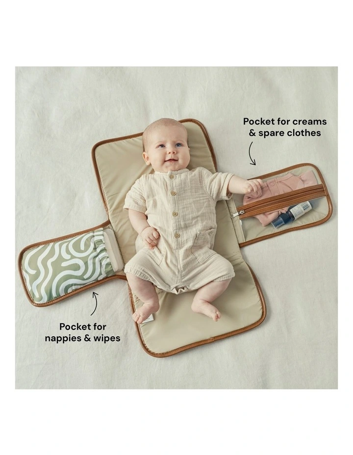 Change Mat Clutch in Green Squiggle image 7