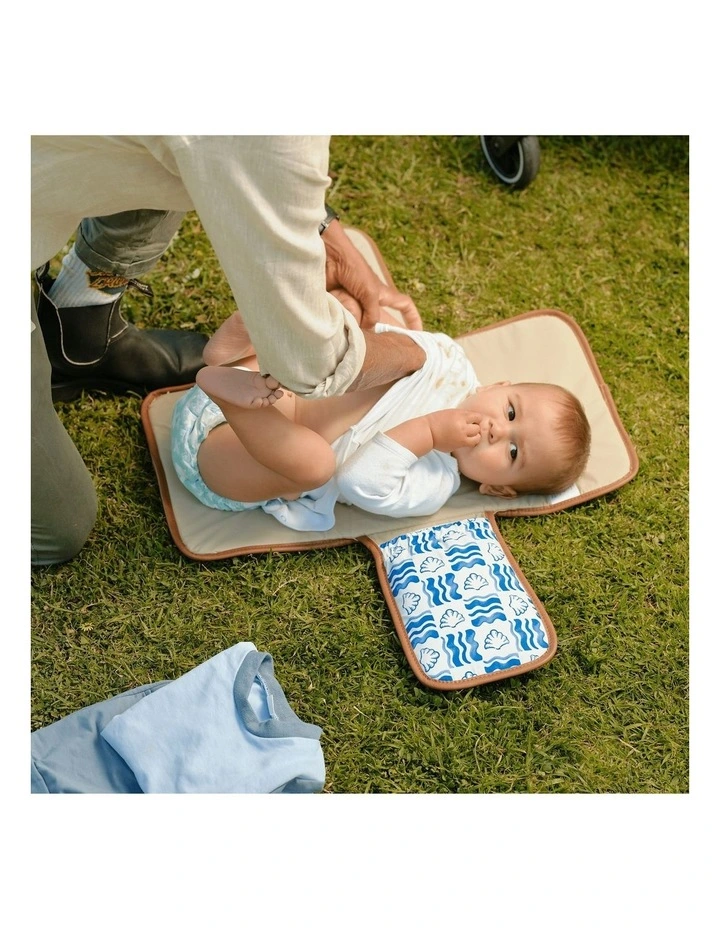 Change Mat Clutch in Coastline image 3