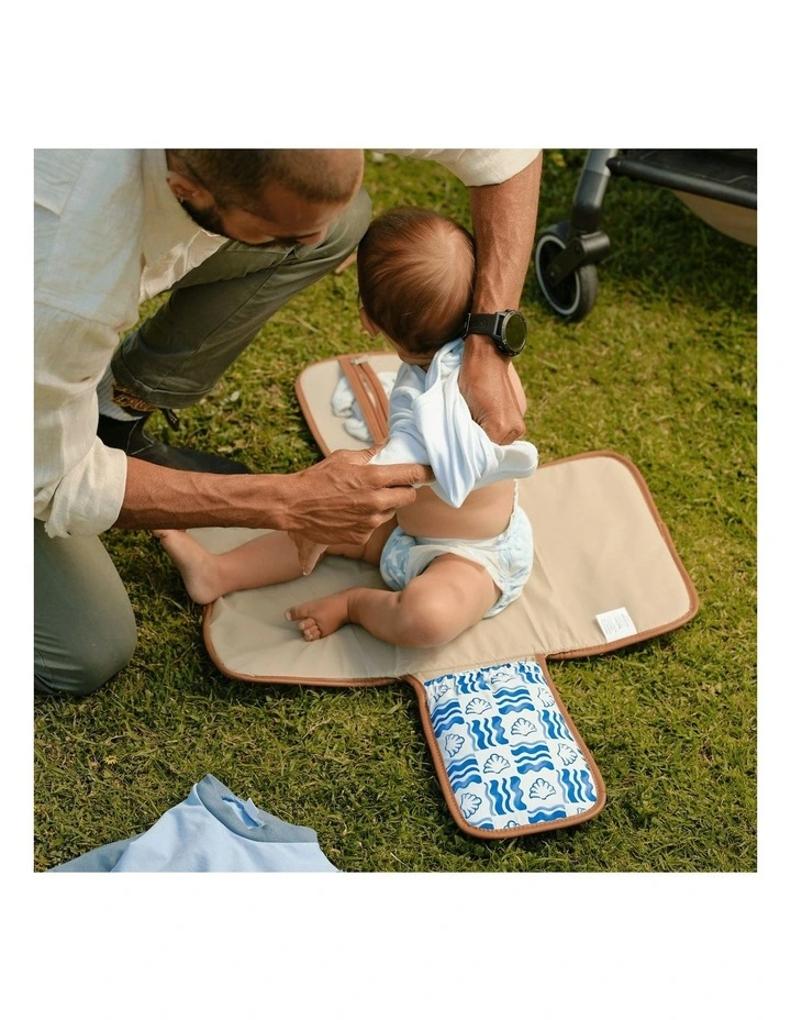 Change Mat Clutch in Coastline image 4