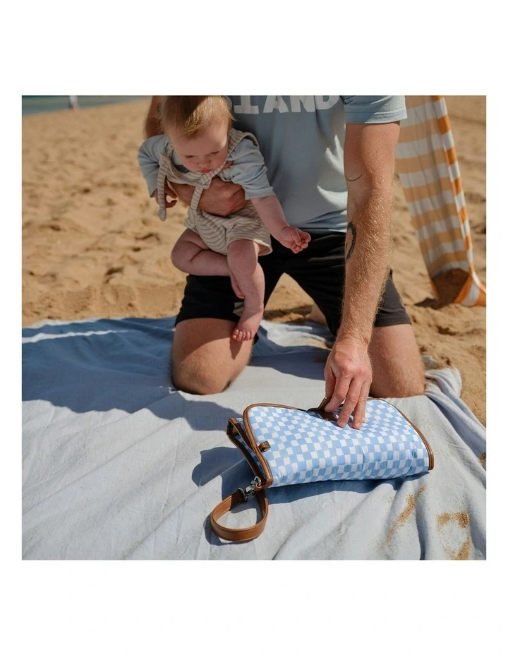 Change Mat Clutch in Blue Check image 4