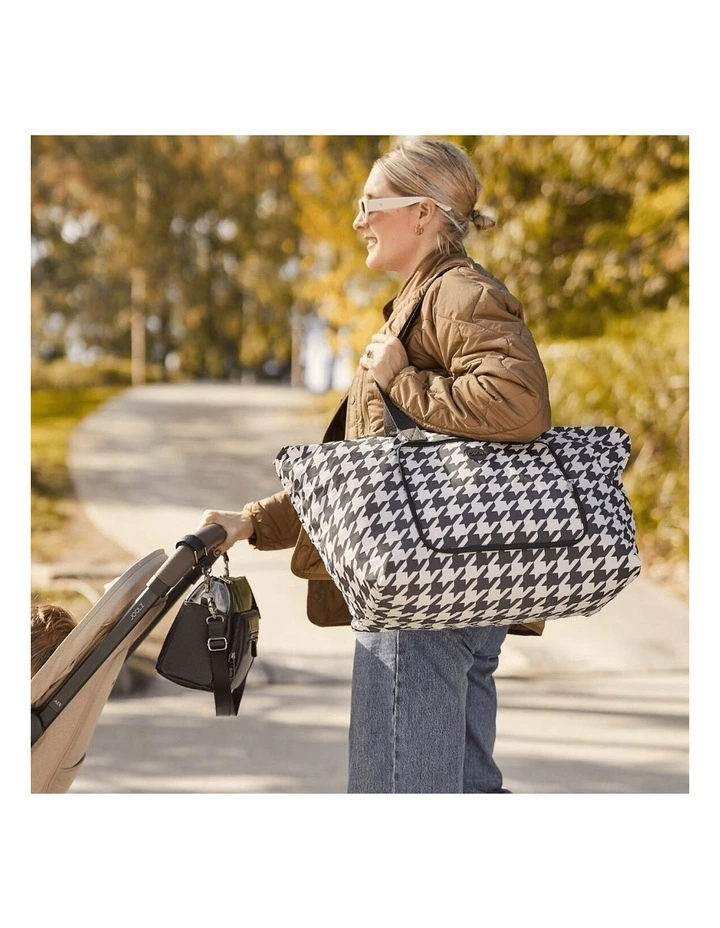 Fold-Up Tote Bag in Houndstooth image 2