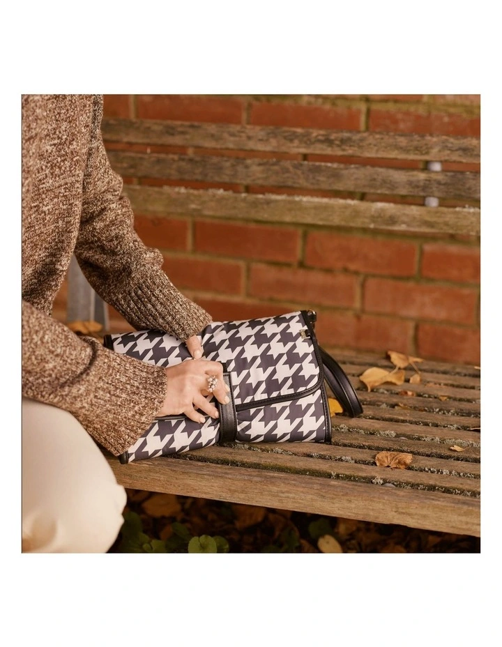 Change Mat Clutch in Houndstooth image 3